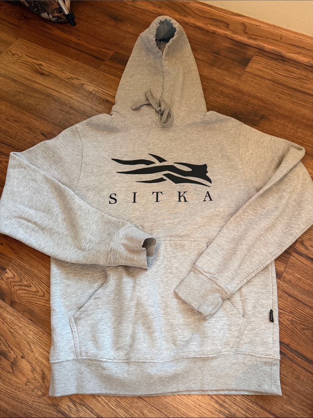 Sitka Men’s Light Gray Logo Pullover Hoodie